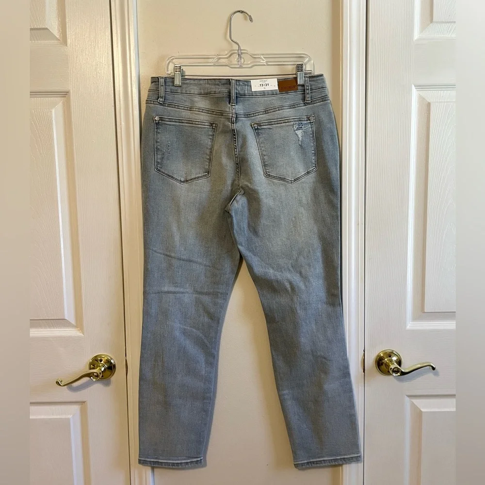 Judy Blue Mid Rise Boyfriend Distressed Skinny Jeans, Size 13 (31) - Picture 4 of 10